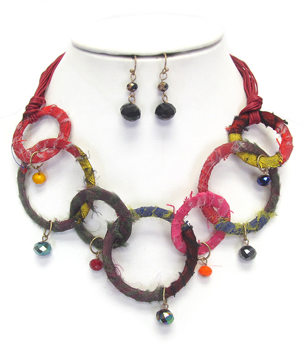 Multi fabric ring link necklace set
