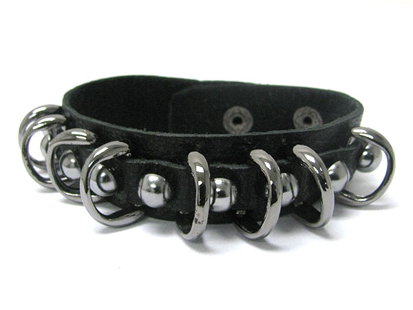 MULTI METAL HOOP LINK LEATHER WRIST BAND