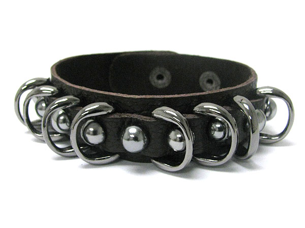 MULTI METAL HOOP LINK LEATHER WRIST BAND