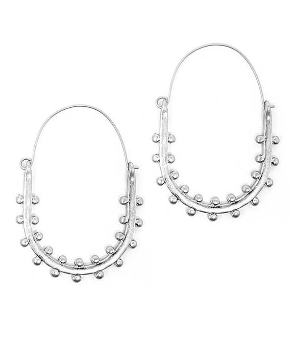 METAL OVAL EARRING