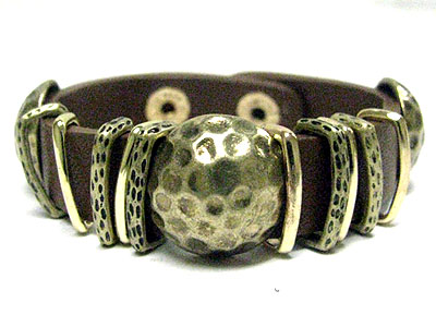 PEBBLE METAL DESIGN SHREAD  LEATHER BAND BRACELET