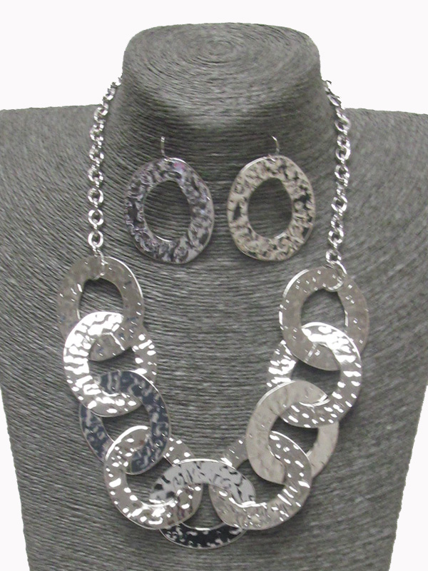 Textured multi metal ring link necklace set