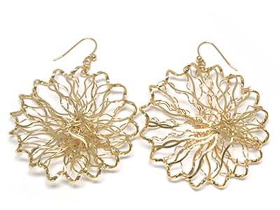 Metal filigree flower shape earring 