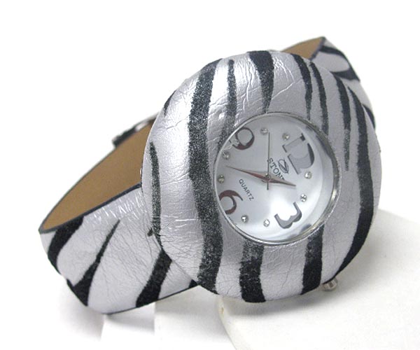Animal print round face watch