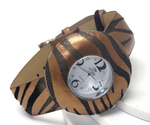 Animal print round face watch