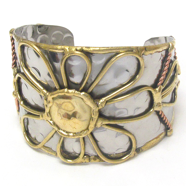 Handmade metal art bangle bracelet - 100% brass