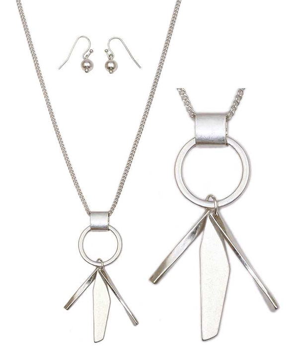 Geometric shape pendant necklace set