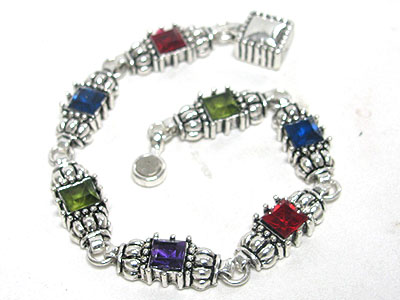 Glass stone and castind metal link bracelet