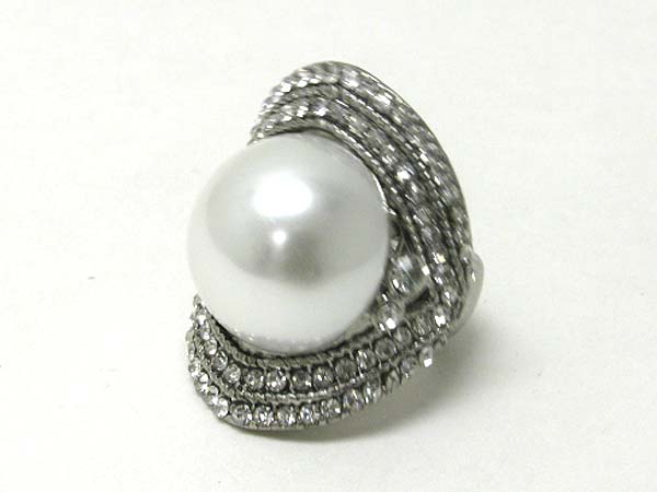 Large pearl and crystal stud stretch ring