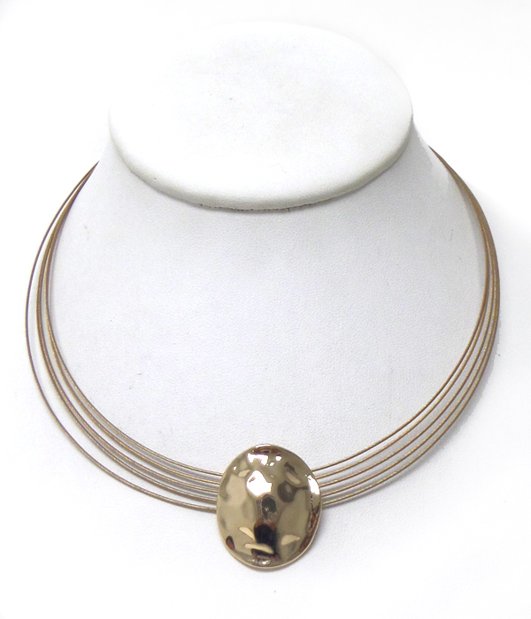 Five line wire with round metal necklace