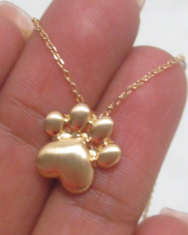 Paw mini pendant necklace