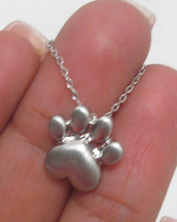 Paw mini pendant necklace