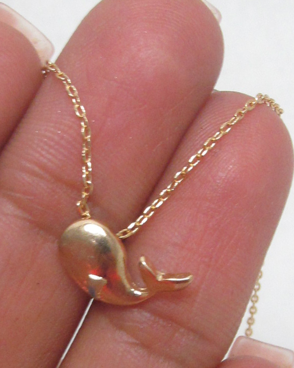 Whale mini pendant necklace