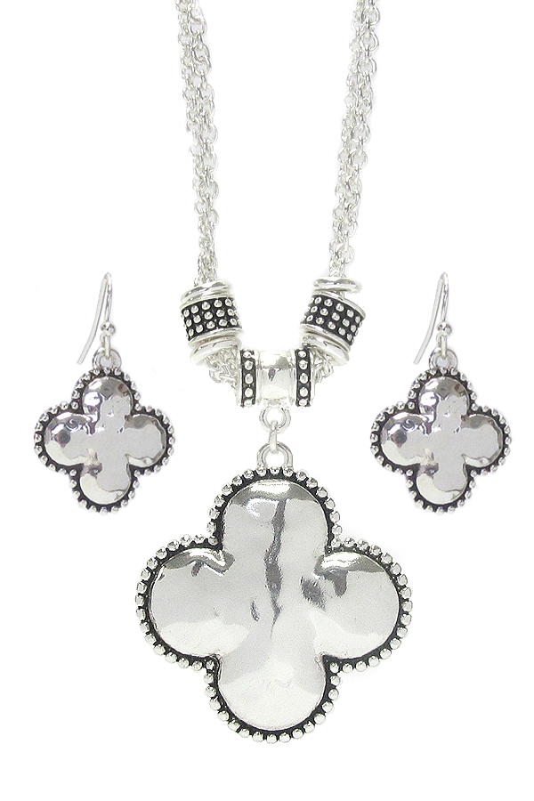 Hammered metal quatrefoil necklace set