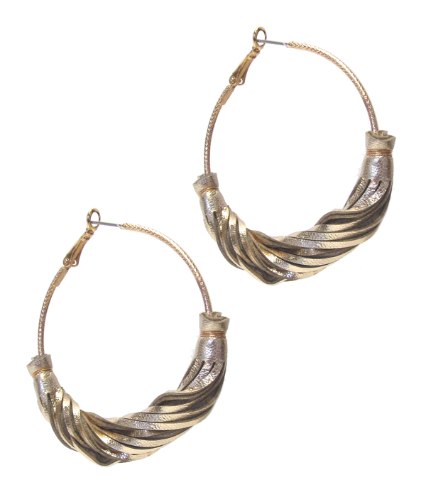 TWIST LEATHER HOOP EARRING