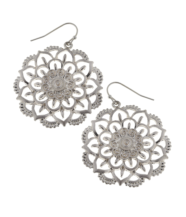 Metal filigree floral earring