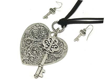 Burnish metalfiligree heart disk and crystal deco key suede necklace and earring set 