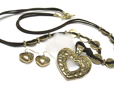 Filigree metal heart and small round disk thread suede necklace and earring set