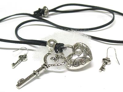 CRYSTAL STUD FILIGREE PUFFY HEART AND KEY CHARM SUEDE CORD NECKLACE AND EARRING SET