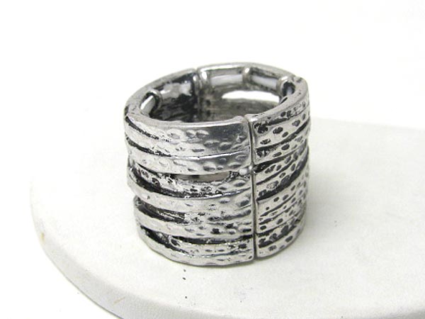 Multi line and textured metal stretch ring