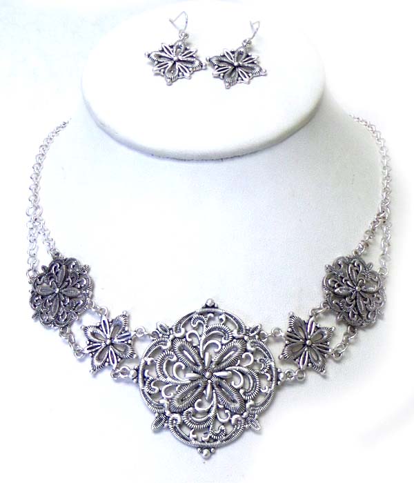 Flowers filigree cut out design necklace set 