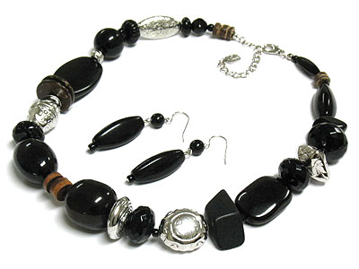 Multi acrylic bead winter necklace set