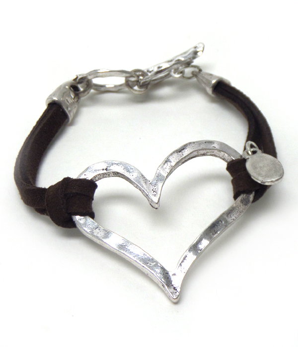 Hammered metal heart toggle bracelet