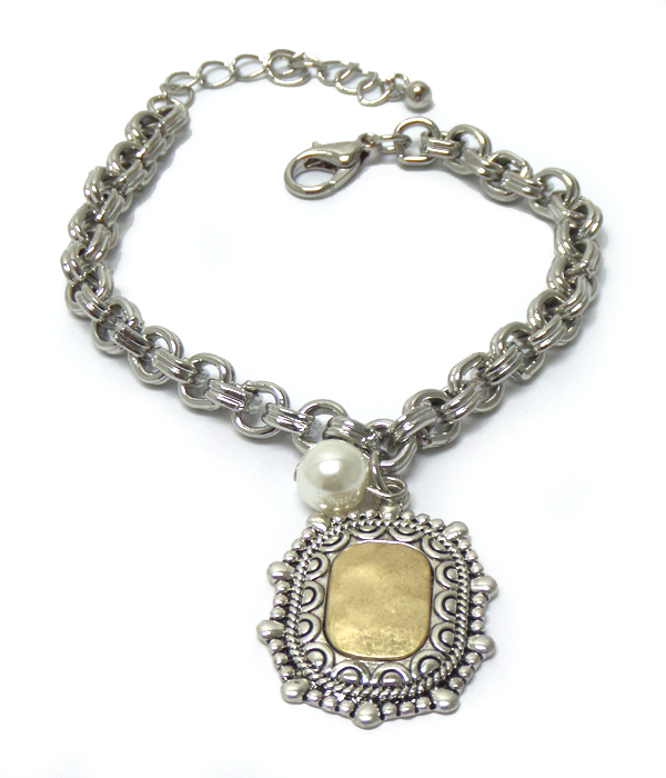 Hammered metal square pearl bracelet