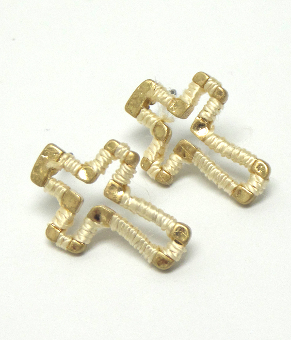 Stud cut out cross earrings 