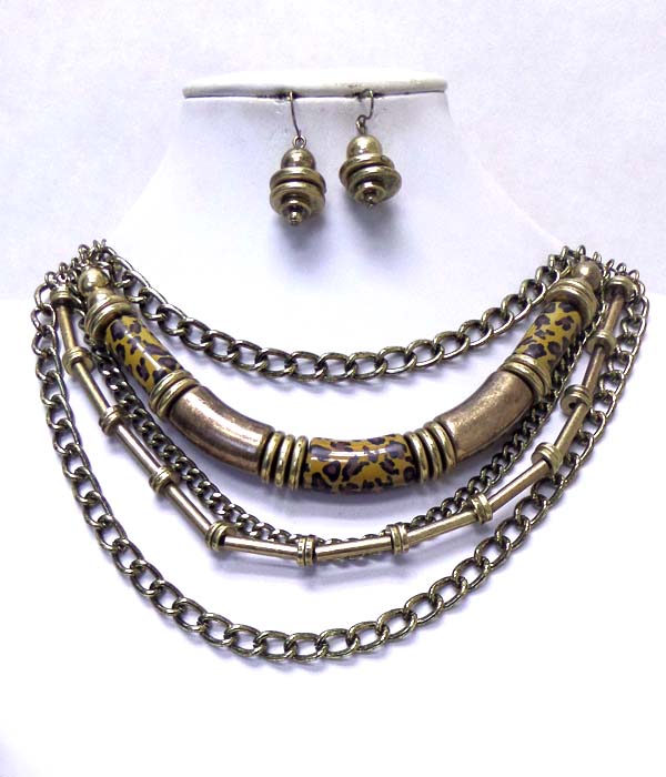 Layer chain with leopard print necklace set