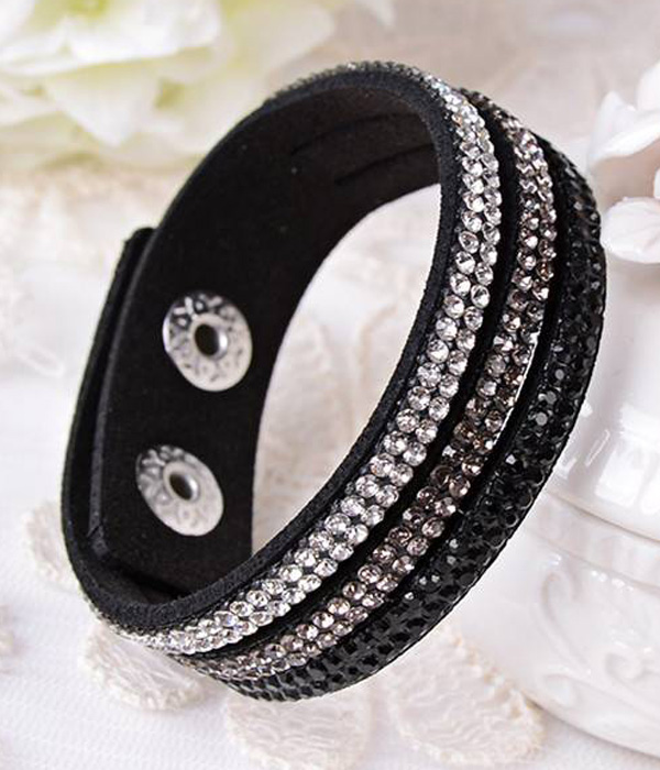 Two colors crystal loom band button bracelet