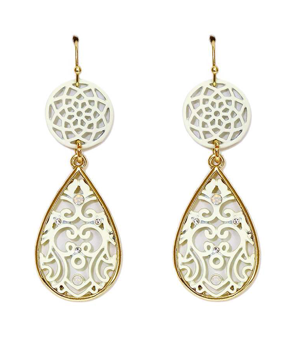 Metal filigree teardrop earring