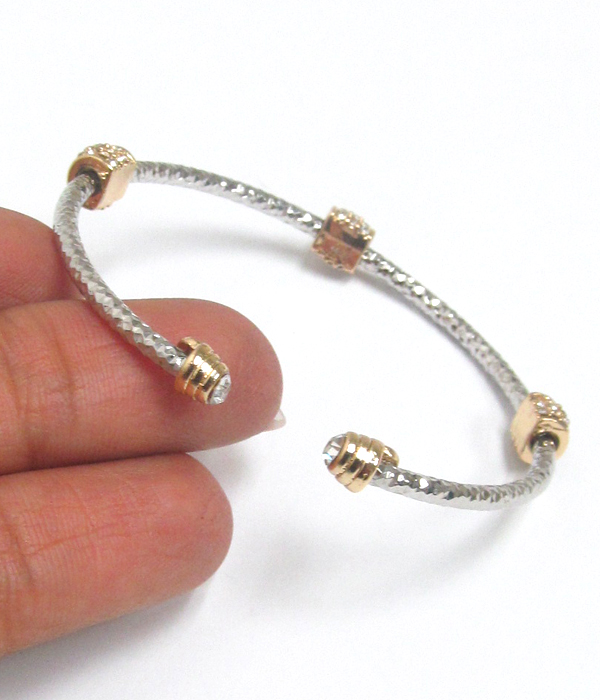 Adjustable wire bangle bracelet
