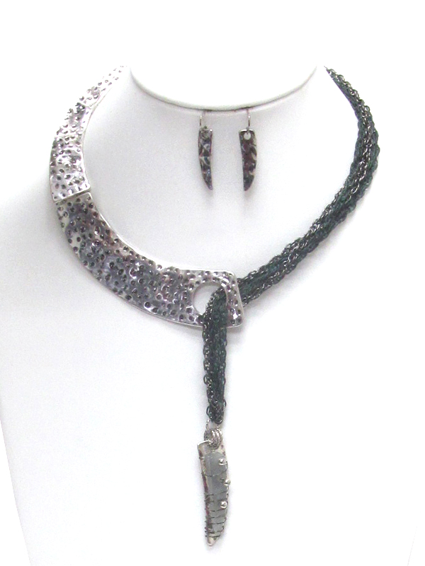 Textured half metal chocker and multi chain necklace set
