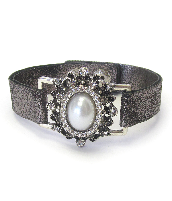 PEARL AND CRYSTAL PENDANT AND LEATHER BAND BRACELET