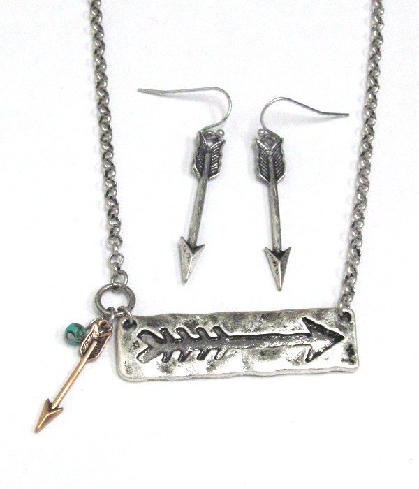 Metal cutout arrow necklace set 