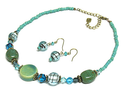 Figurine stone and glass beads neckalce and earring set