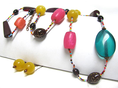 Multi beads and resin nugget link long necklace set