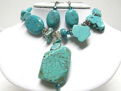 Chunky turquoise stone necklace set