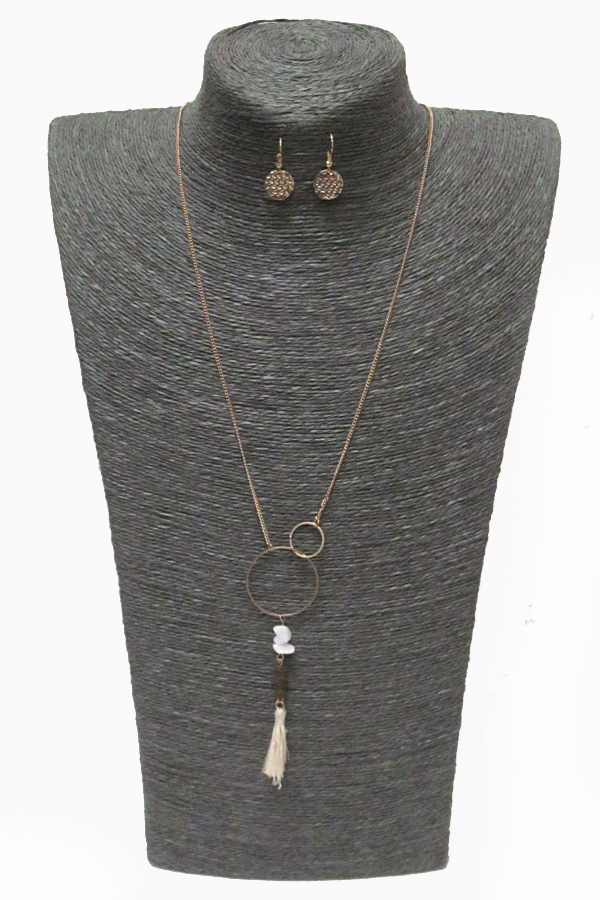 Single chain duo linked circle pom pom drop necklace set 