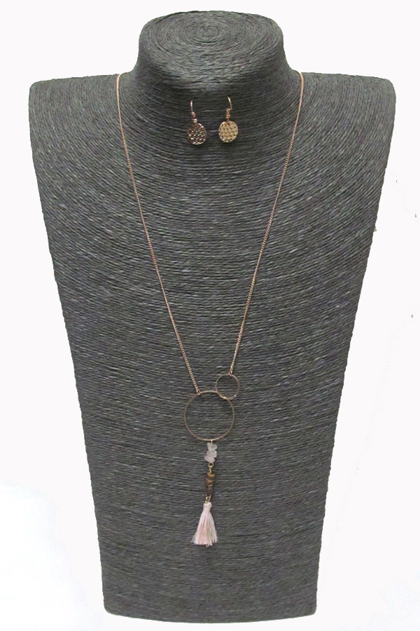 Single chain duo linked circle pom pom drop necklace set