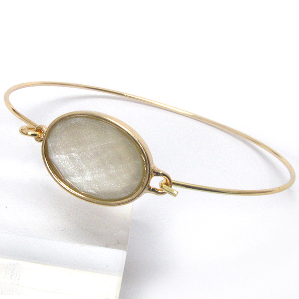 Facet acrylic oval stone and wire band bangle bracelet