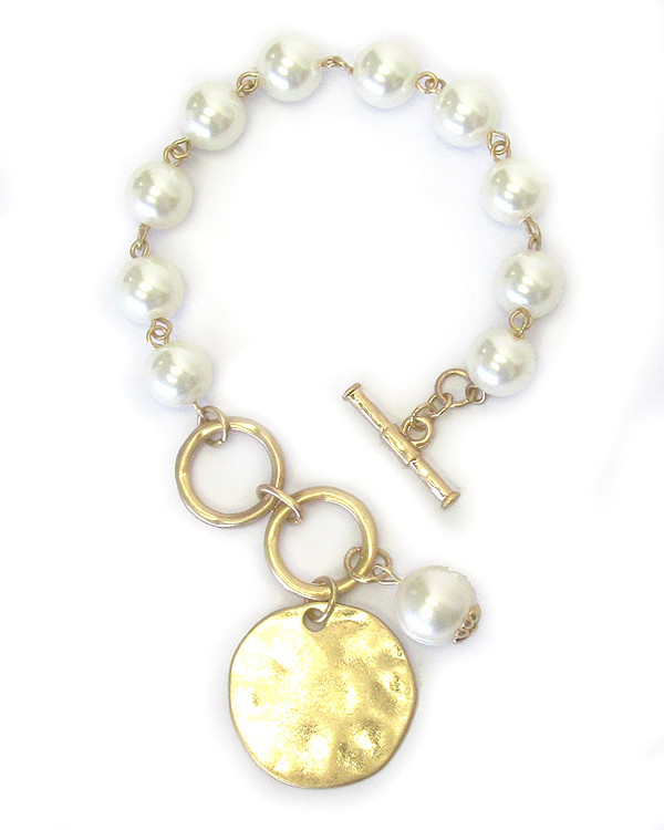 Hammered disk and pearl toggle bracelet
