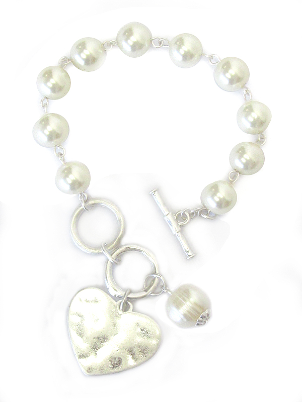 Hammered heart and pearl toggle bracelet 