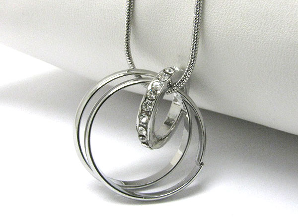 Crystal stud interlink 3 rings pendant necklace