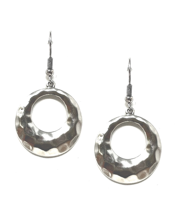 HAMMERED METAL DONUT EARRING