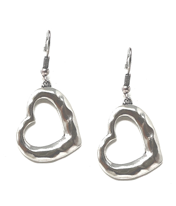 HAMMERED METAL HEART EARRING