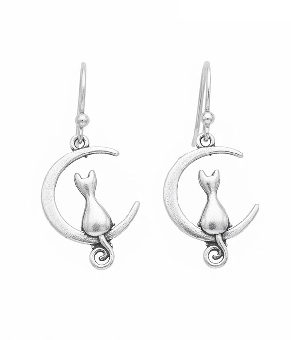 Cat and moon earring