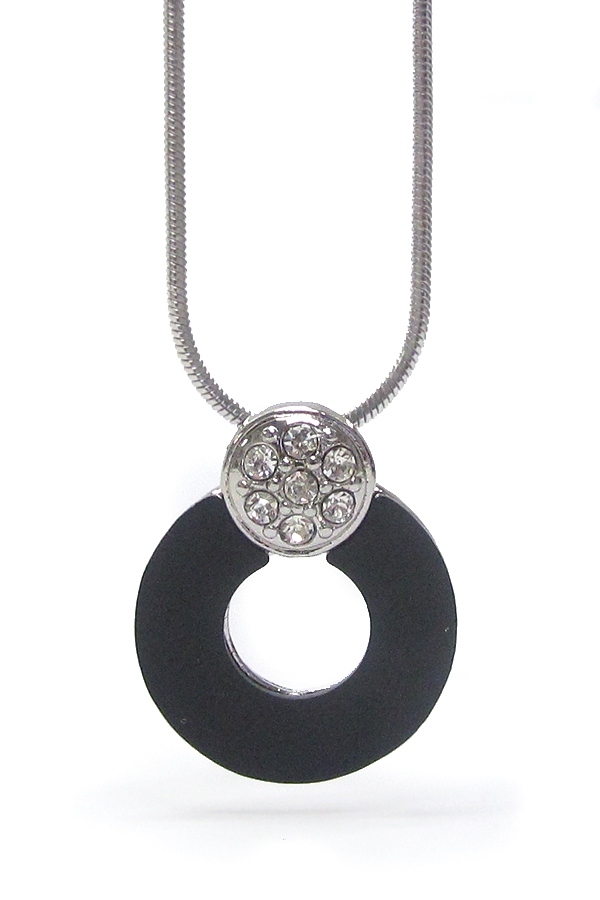 Made in korea whitegold plating crystal and onyx deco round pendant necklace
