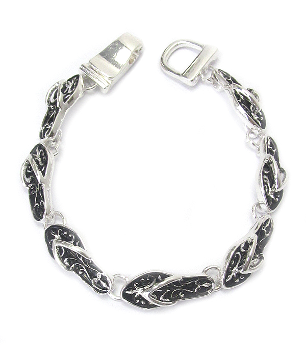 Textured flip flop link magnetic bracelet